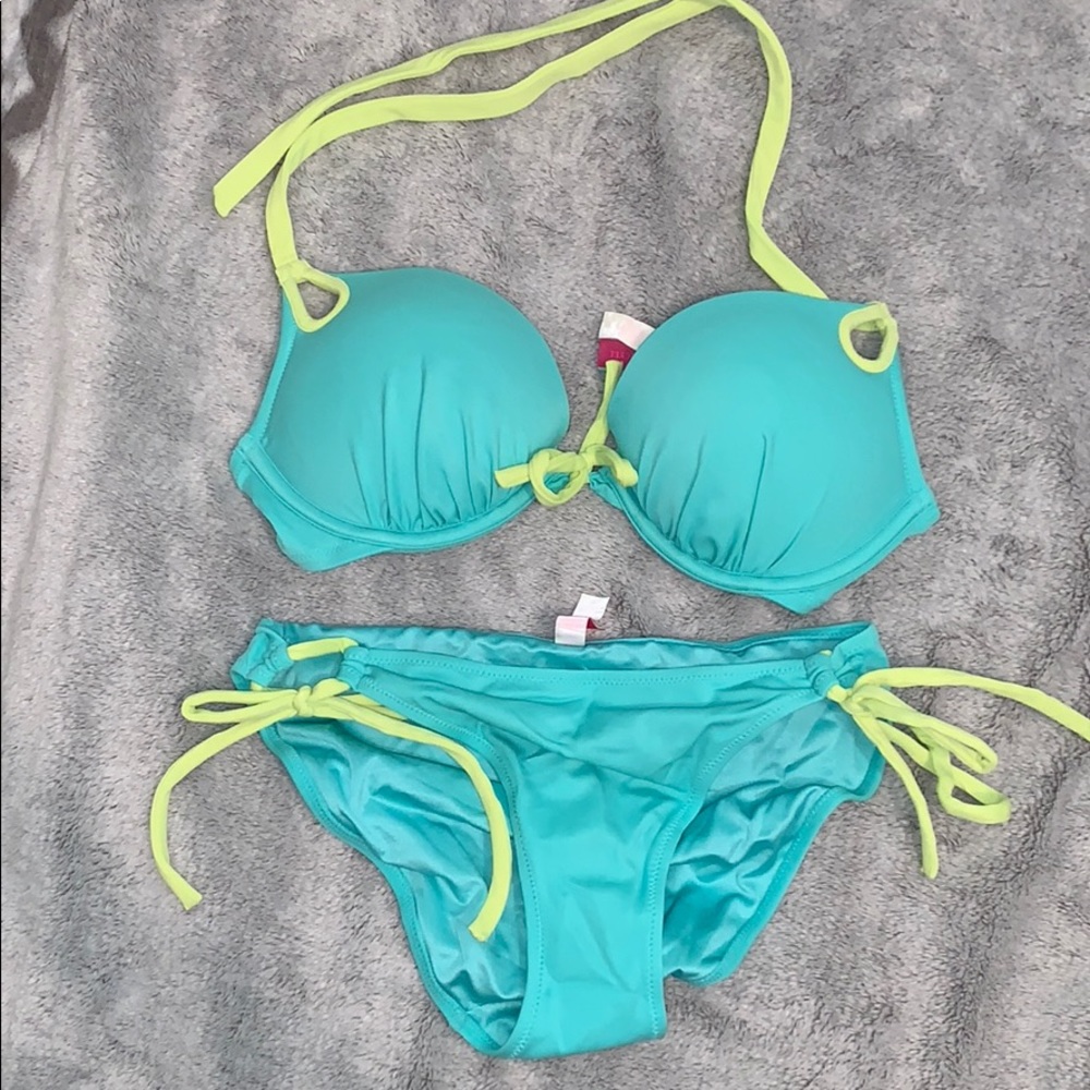 Victoria’s Secret bikini